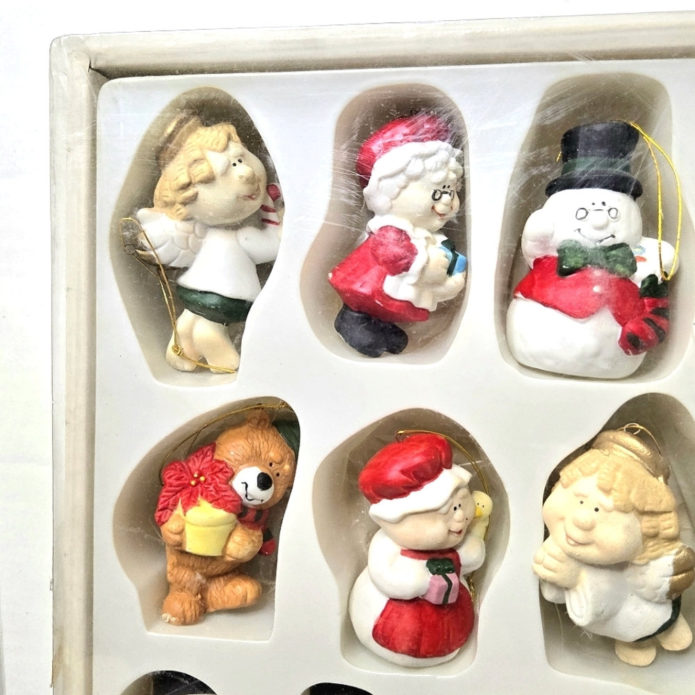 Holiday Classics 24-piece Christmas Ornament Set. - Picture 3 of 12